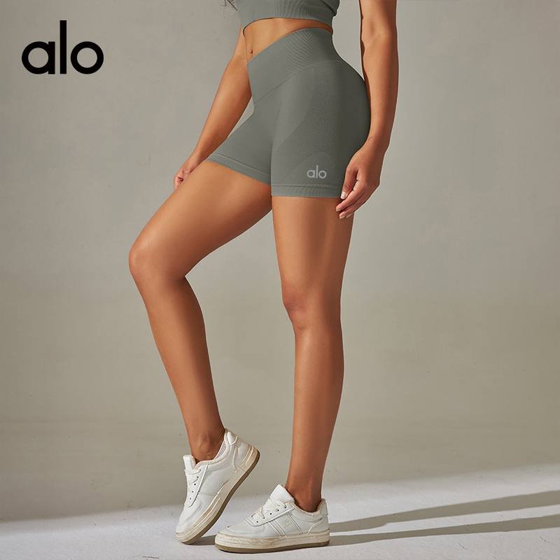 Alo shorts training pink yoga