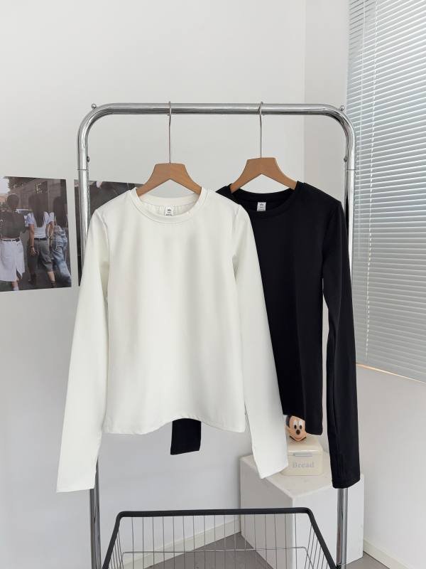 Alo long sleeve yoga black and white