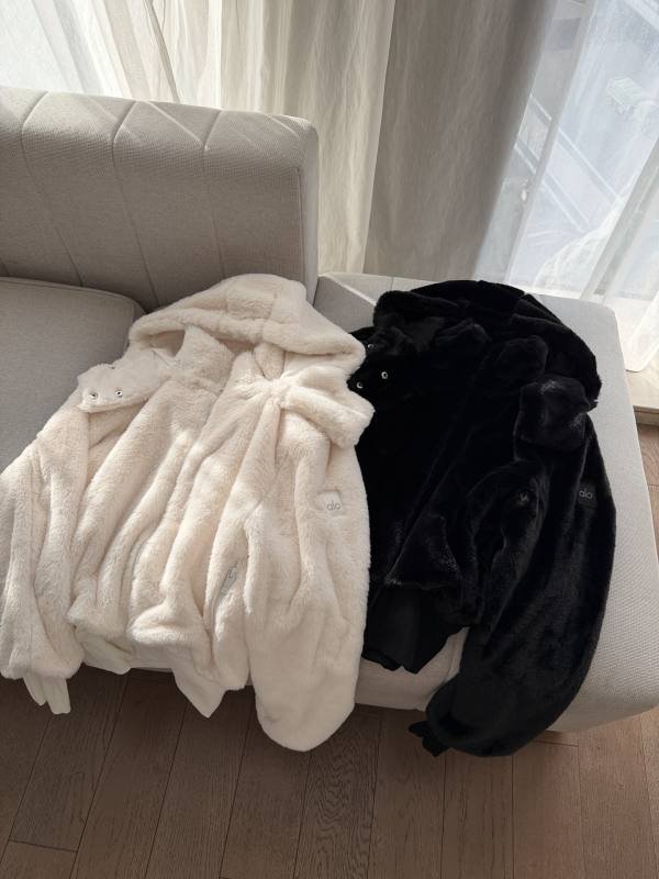 Alo jacket lounge cream yoga