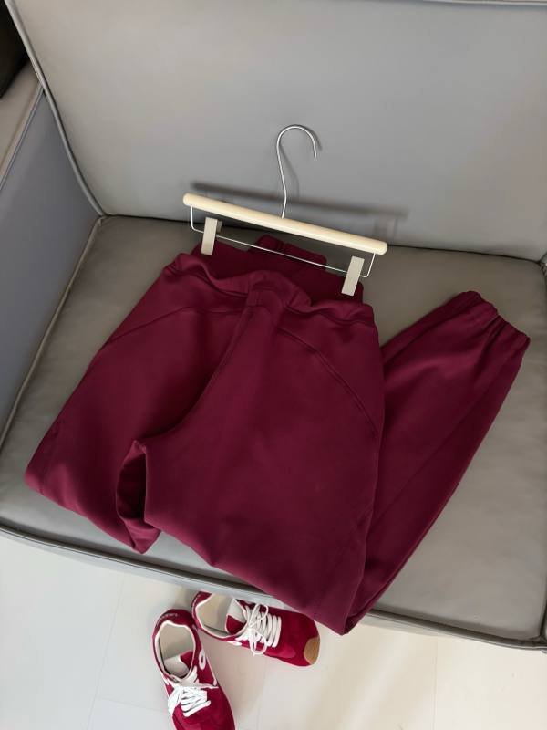 Lulu Leggings Double-layer waistband - rounded trouser legs = create a ! Lulu Leggings yoga
