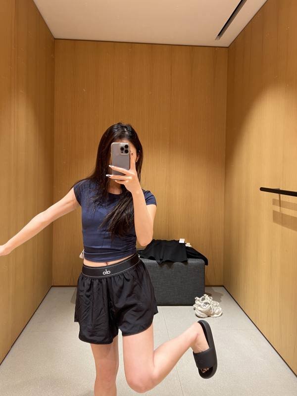 Alo shorts everyday black