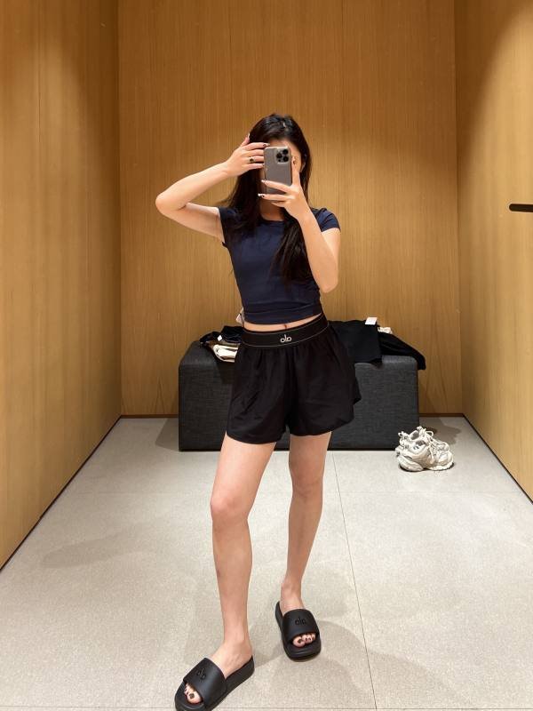 Alo shorts everyday black