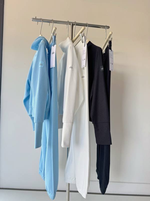 Alo Waffle Weekend Escape Mock Neck Long Sleeve long sleeve lounge light blue yoga