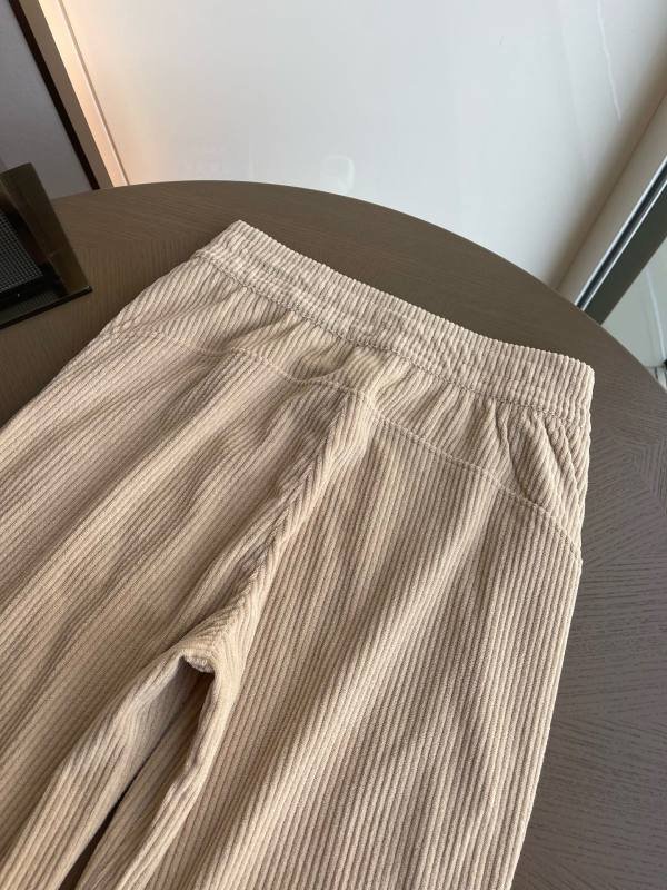 Lulu Leggings Double-sided spliced elastic waist, increased waist, outer corduroy fabric wrap, inner fabric where it touches the skin is more delicate, making it more comfortable to wear ~ Pockets on both sides add practicality, and the inner lining is skin-friendly and soft! Lulu Leggings yoga