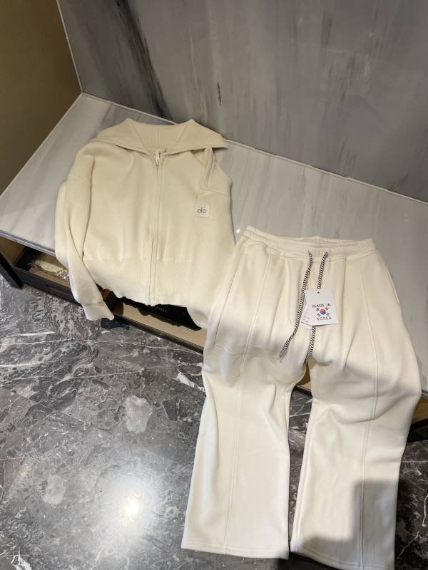 Alo long sleeve lounge ivory yoga
