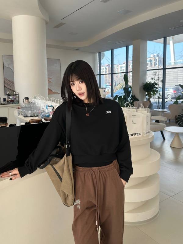 Alo Long sleeve alo yoga