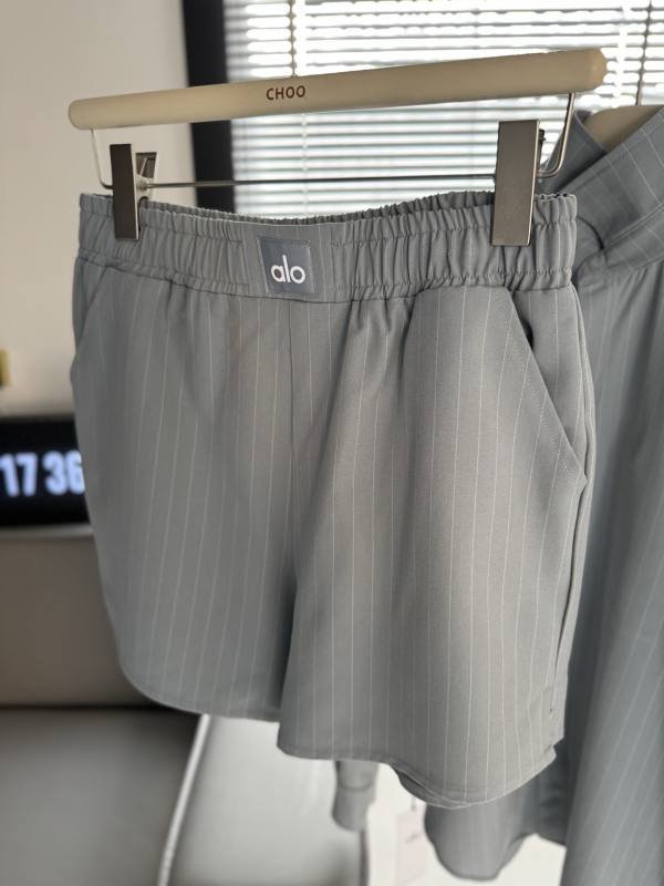 Alo shorts lounge gray yoga
