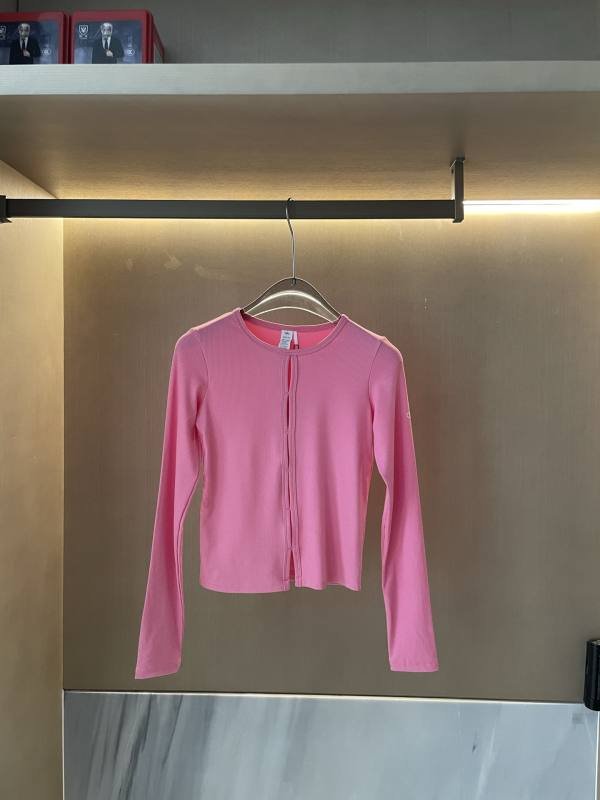 Alo long sleeve everyday black and pale yellow