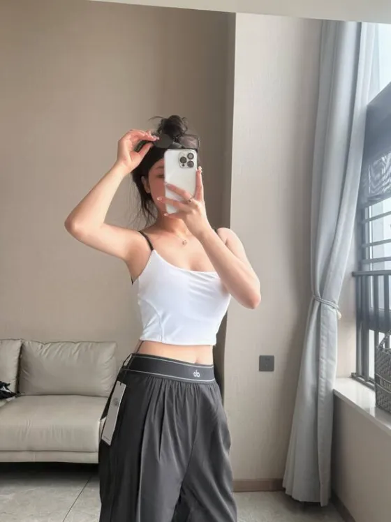 Alo tank studio white
