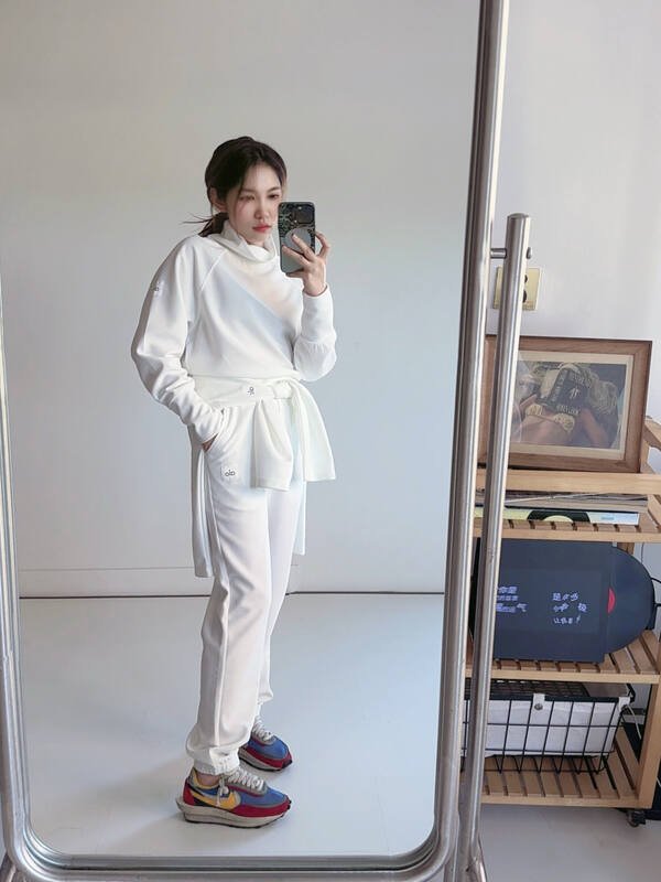 Alo Long sleeve Alo Waffle Weekend Escape Mock Neck yoga