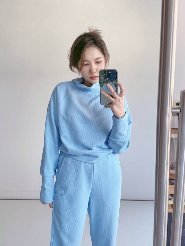 Alo Waffle Weekend Escape Mock Neck Long Sleeve long sleeve lounge light blue yoga