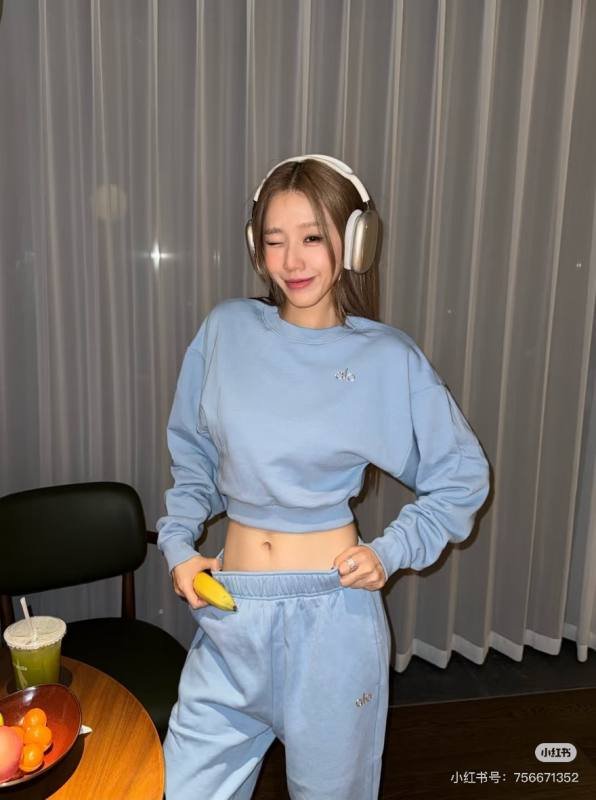 Alo long sleeve lounge light blue yoga