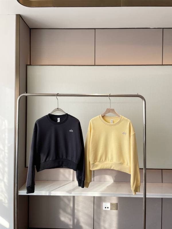 Alo Long sleeve alo yoga