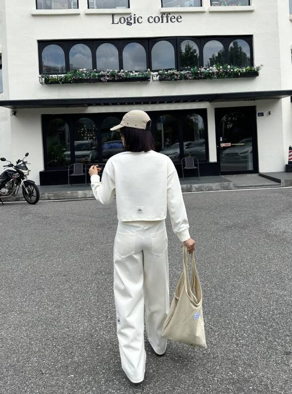 Alo long sleeve lounge ivory yoga
