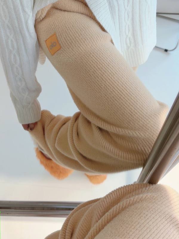 Alo Leggings Australian exclusive warm orange color The fit and fabric are truly unbeatable I will praise it if I wear yoga