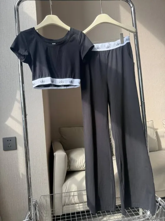 Alo T-shirt Alo yoga