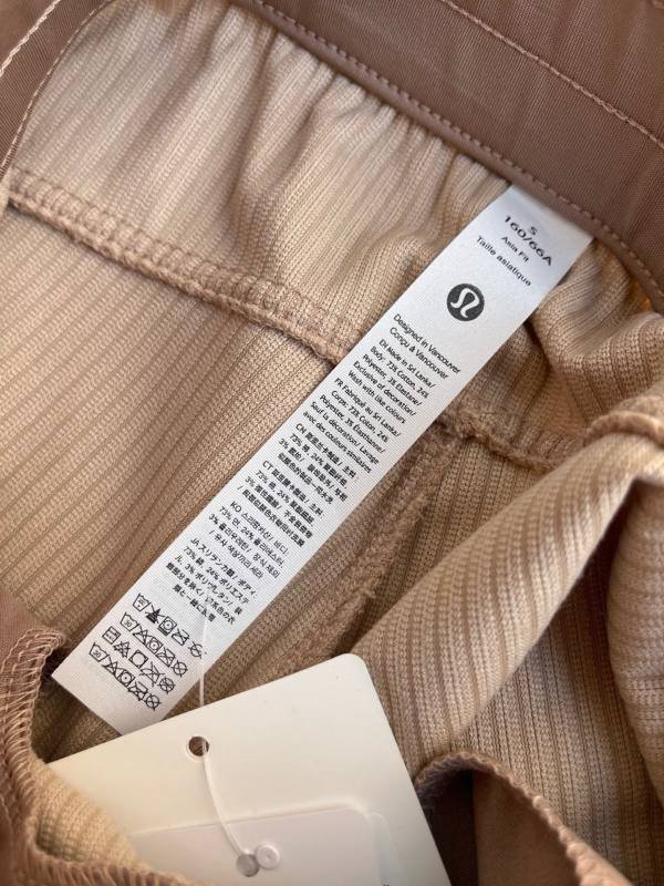 Lulu Leggings Pearlescent long washable label + complete hangtag Excellent condition! ! ! Lulu Leggings yoga