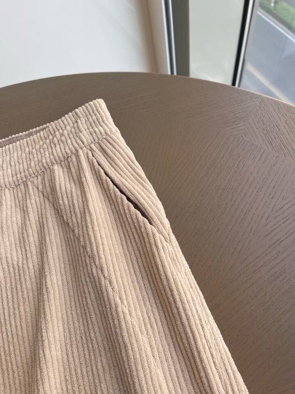 Lulu Leggings Double-sided spliced elastic waist, increased waist, outer corduroy fabric wrap, inner fabric where it touches the skin is more delicate, making it more comfortable to wear ~ Pockets on both sides add practicality, and the inner lining is skin-friendly and soft! Lulu Leggings yoga