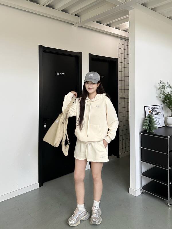 Alo Accolade shorts lounge cream