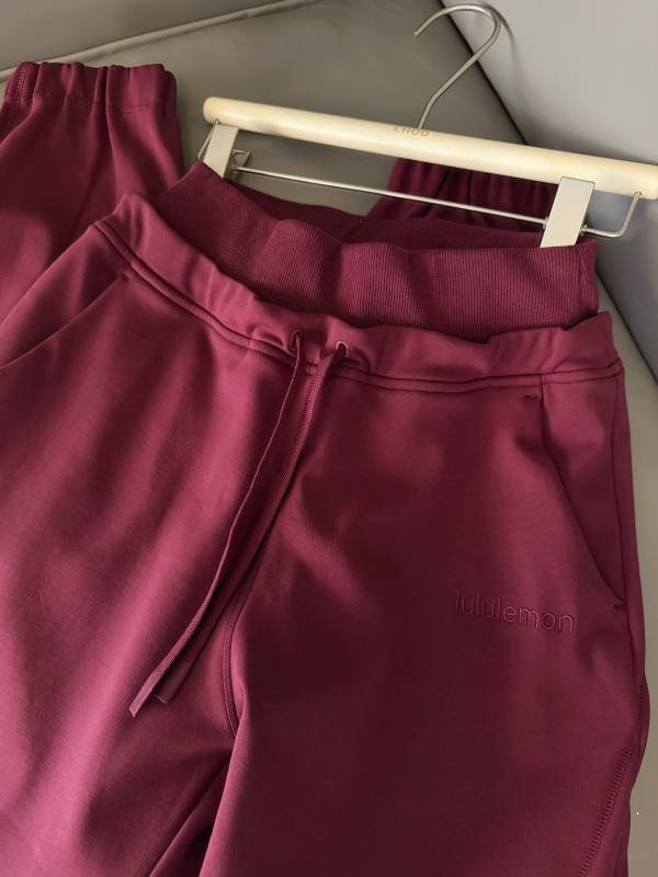 Lulu Leggings Double-layer waistband - rounded trouser legs = create a ! Lulu Leggings yoga