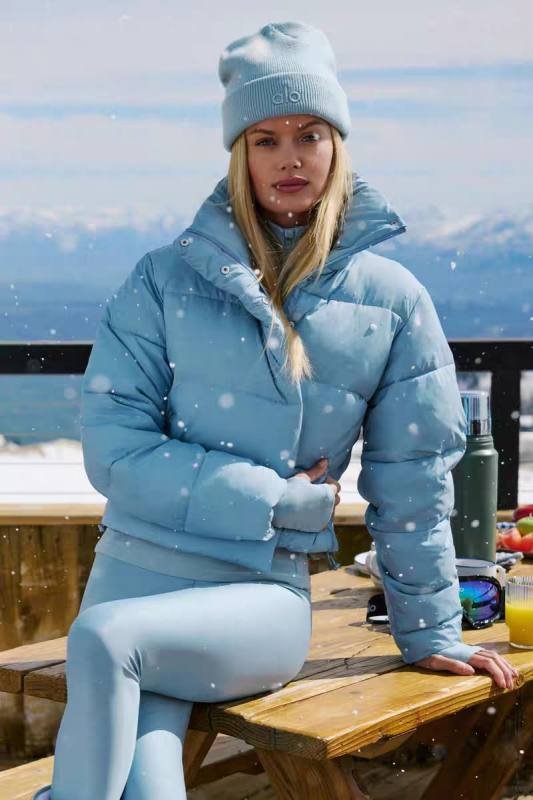 Chaqueta Alo todos los dias azul claro.