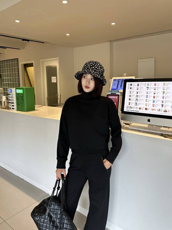 Alo long sleeve everyday black