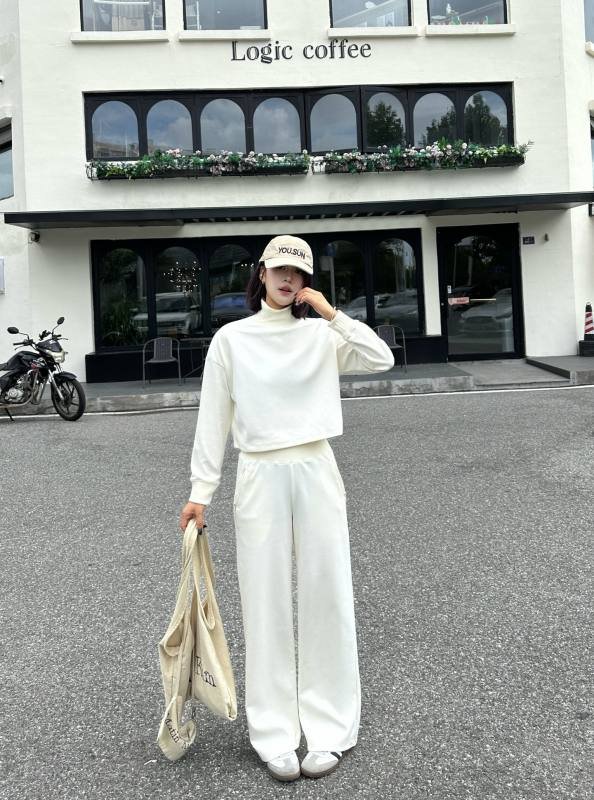 Alo long sleeve lounge ivory