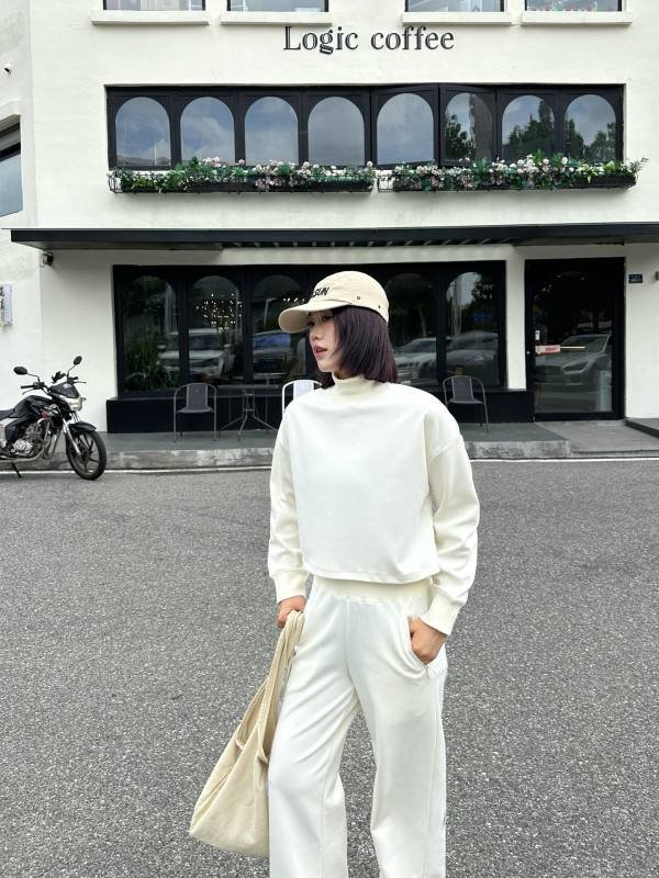 Alo long sleeve lounge ivory