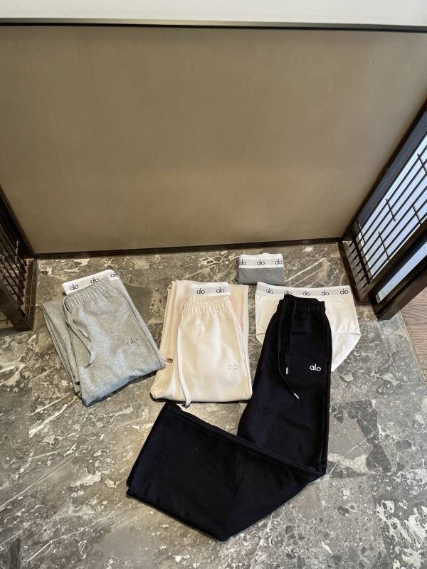 Alo accesorios Combinado con nuestro traje solo puedo decir que es la mejor combinacion.