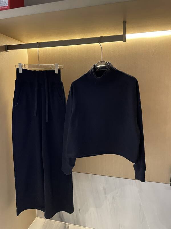 Alo Long sleeve ALO yoga