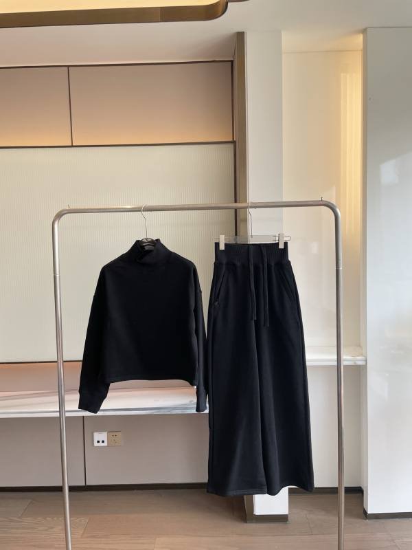 Alo Long sleeve ALO yoga