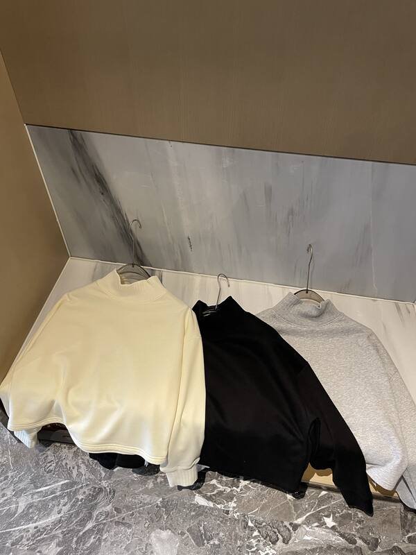 Alo long sleeve lounge cream