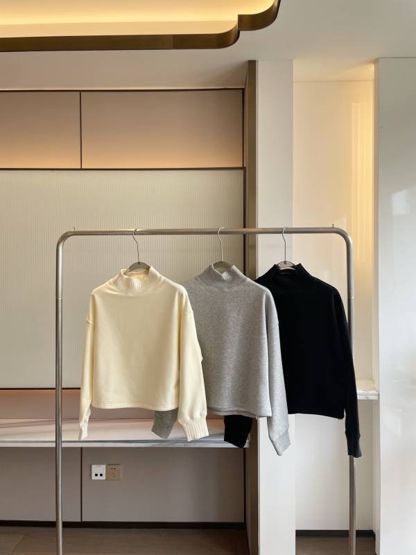 Alo long sleeve lounge cream