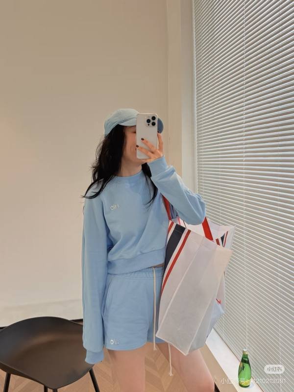 Alo long sleeve lounge light blue