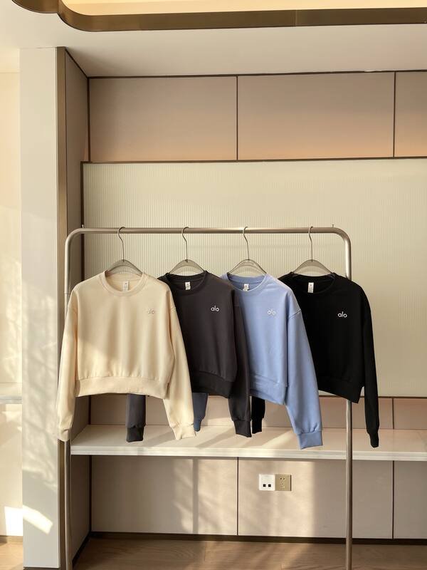 Alo Long sleeve alo yoga