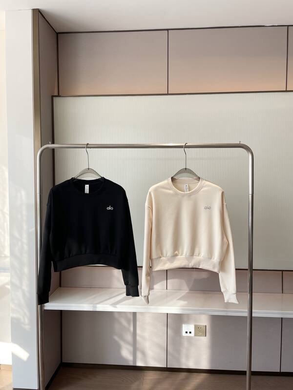 Alo Long sleeve alo yoga