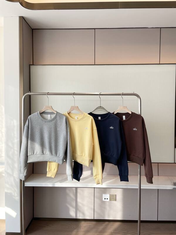 Alo Long sleeve alo yoga