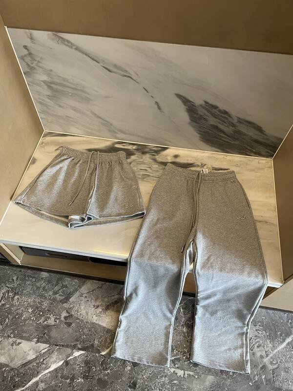 Alo shorts lounge yellow