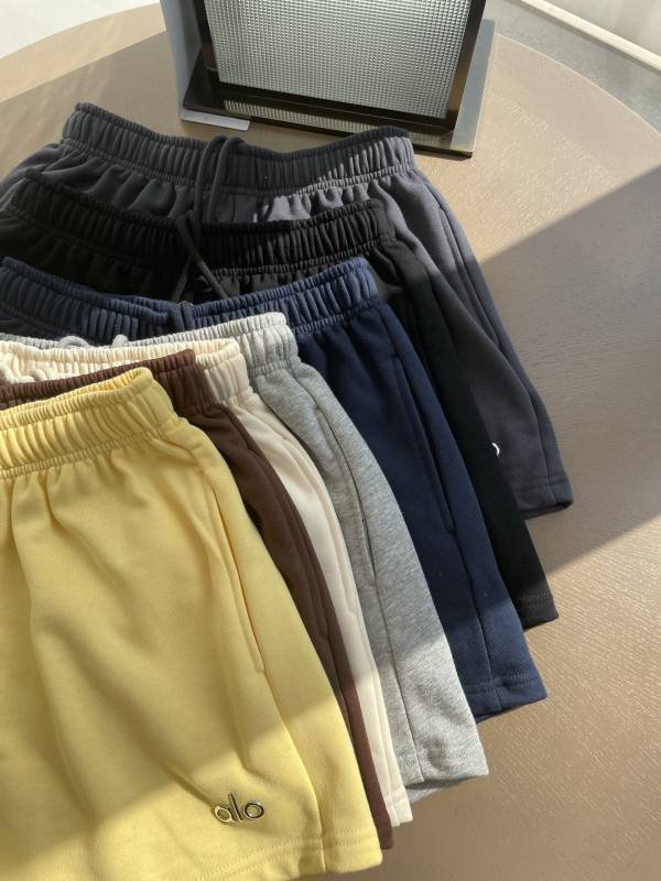 Pantaloncini Alo lounge gialli