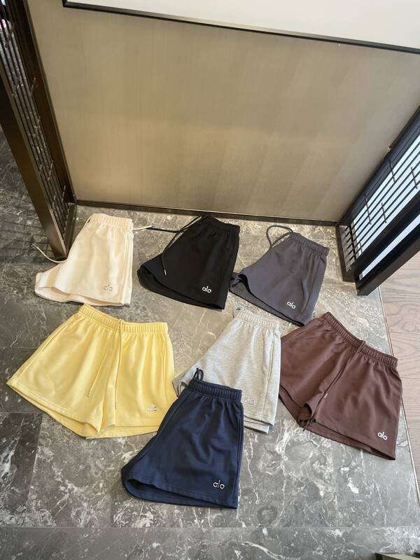 Alo shorts lounge yellow