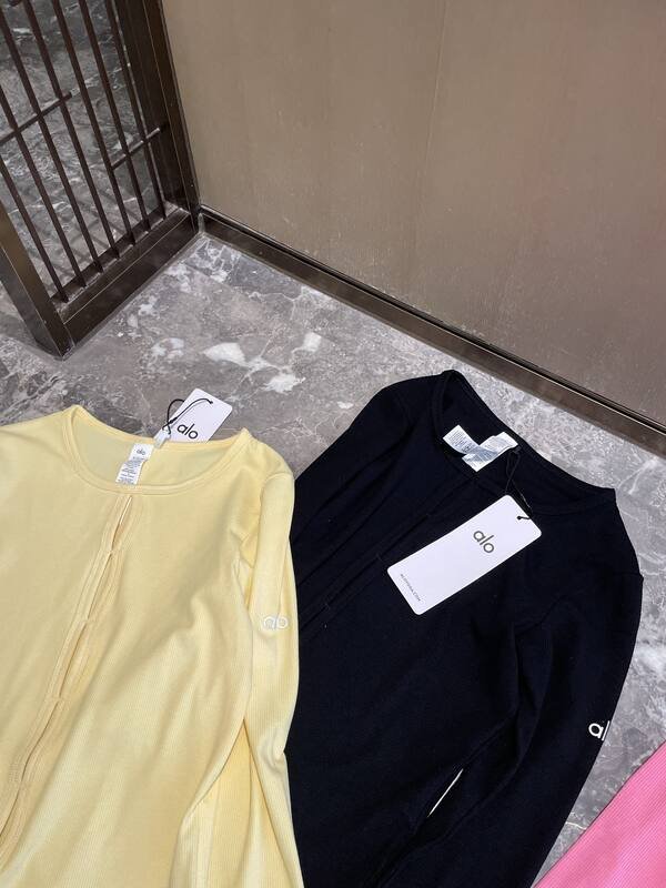 Alo long sleeve studio yellow