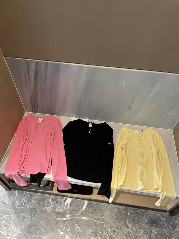 Alo long sleeve studio yellow and black