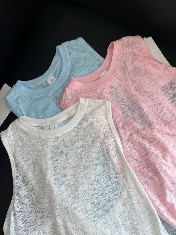 Lululemon tank studio white