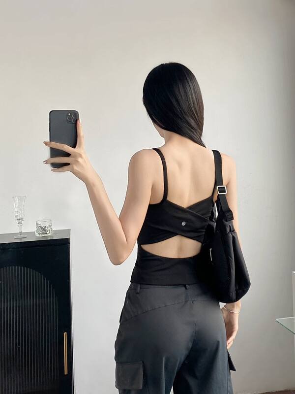 Lululemon Cross-Back Nulu tank yoga preto