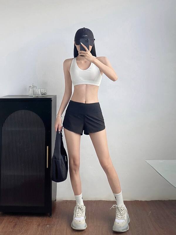 I pantaloncini Lululemon Speed Up sono neri