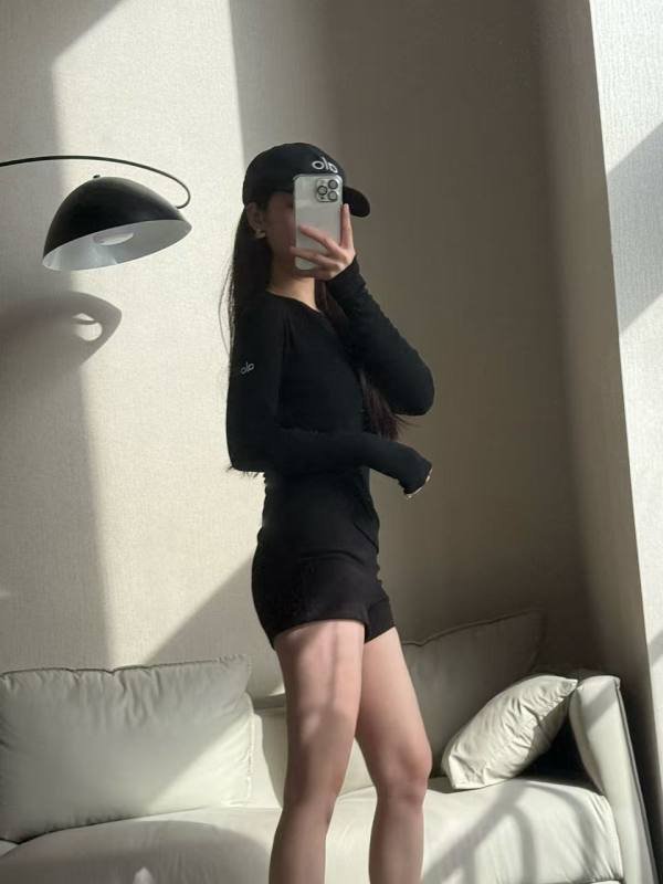 Alo long sleeve yoga black