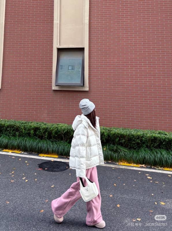 Lululemon jacket lounge bone white