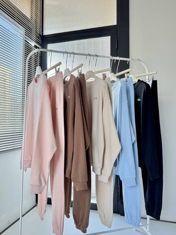 Alo long sleeve lounge pink