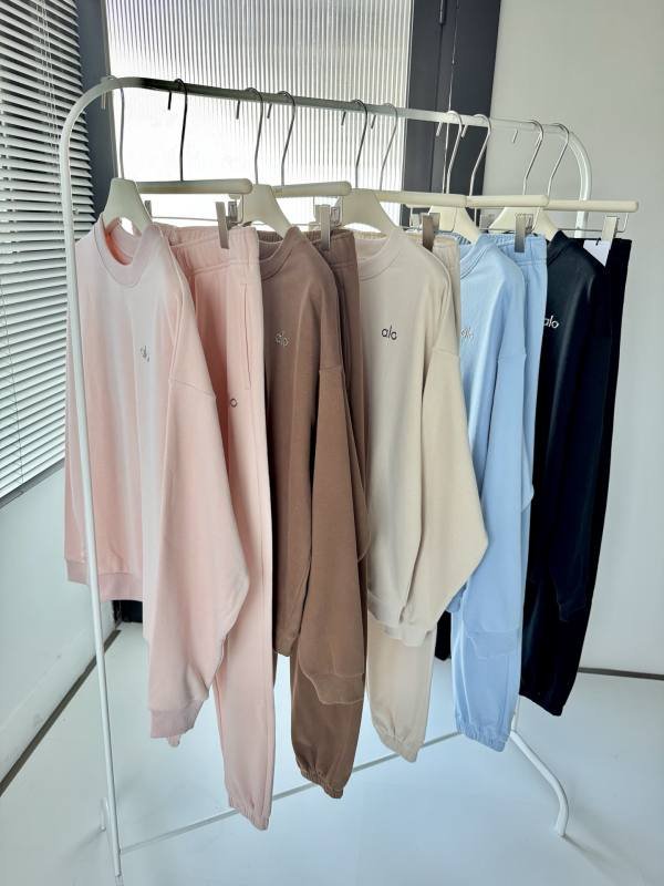 Alo long sleeve lounge pink