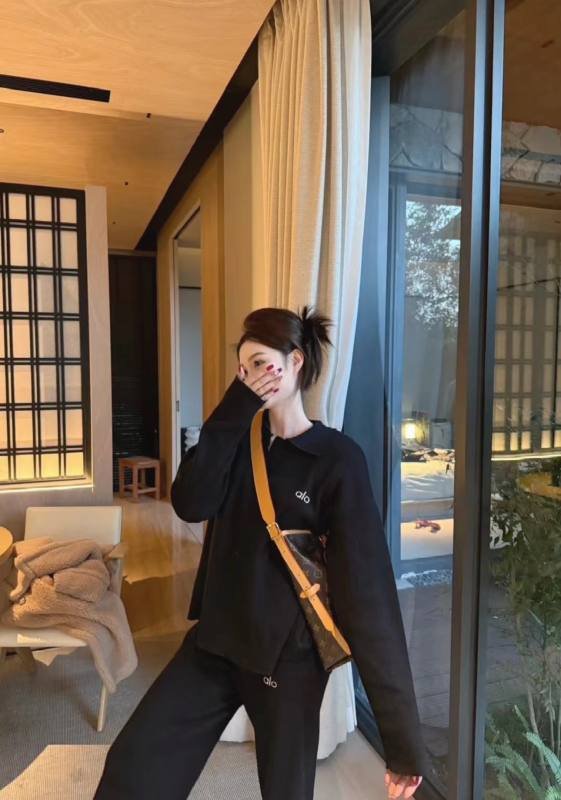 Alo long sleeve everyday black